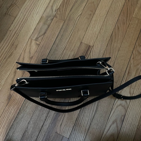 Michael Kors Shelia Satchel - Picture 4 of 4